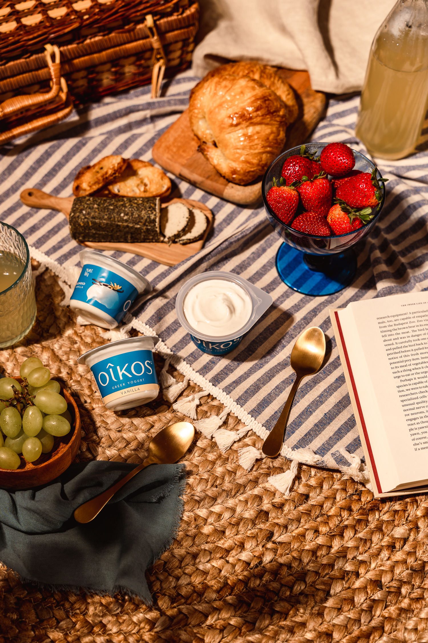 Oikos outside picnic